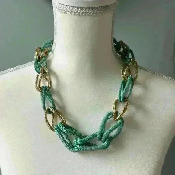 NWT Nordstroms green & goldtone adjustable length necklace - Picture 3 of 3